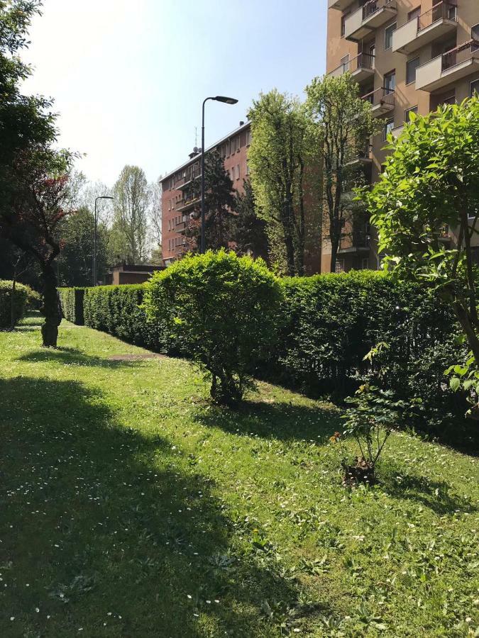 Bright Flat With Shared Garden Apartment Милано Екстериор снимка