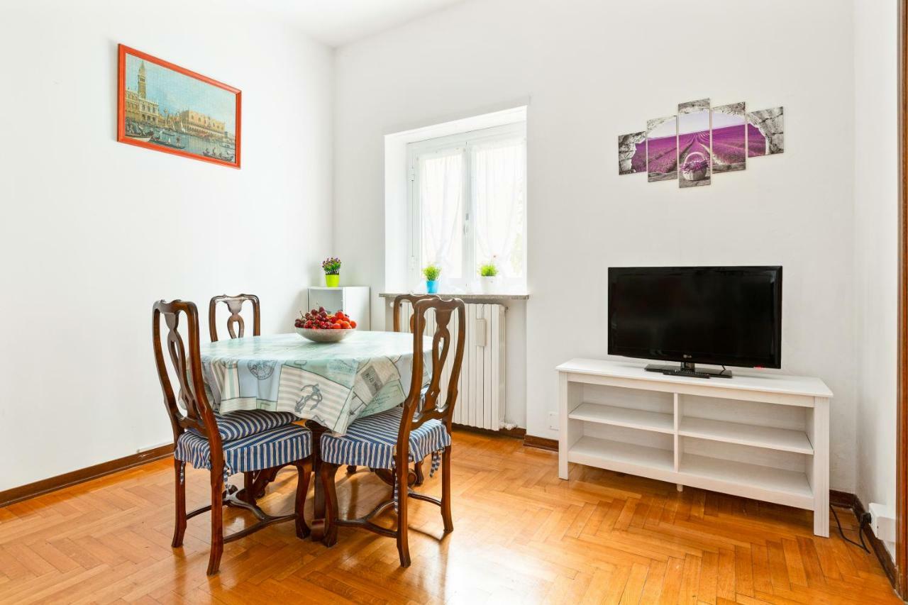 Bright Flat With Shared Garden Apartment Милано Екстериор снимка