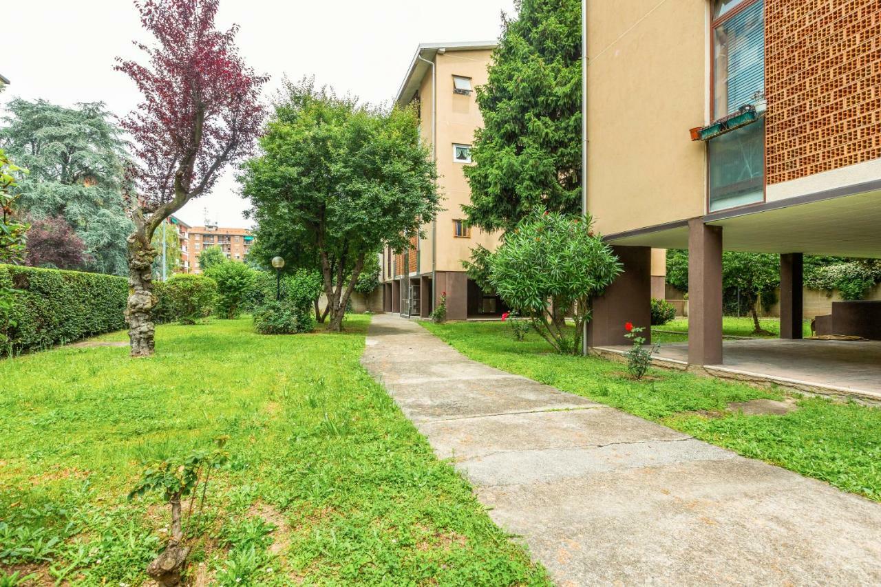 Bright Flat With Shared Garden Apartment Милано Екстериор снимка